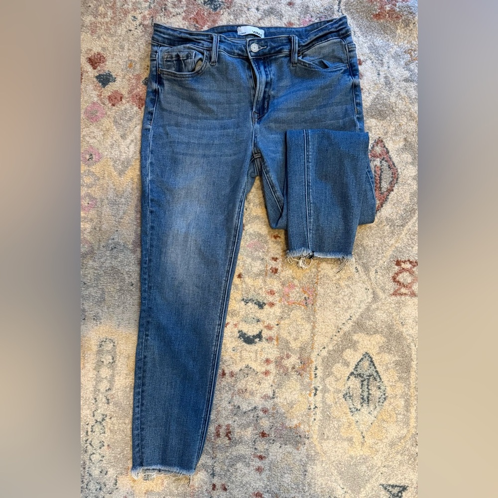 Boutique Vervet Women's Blue Jeans- RIPPED BELT LOOP